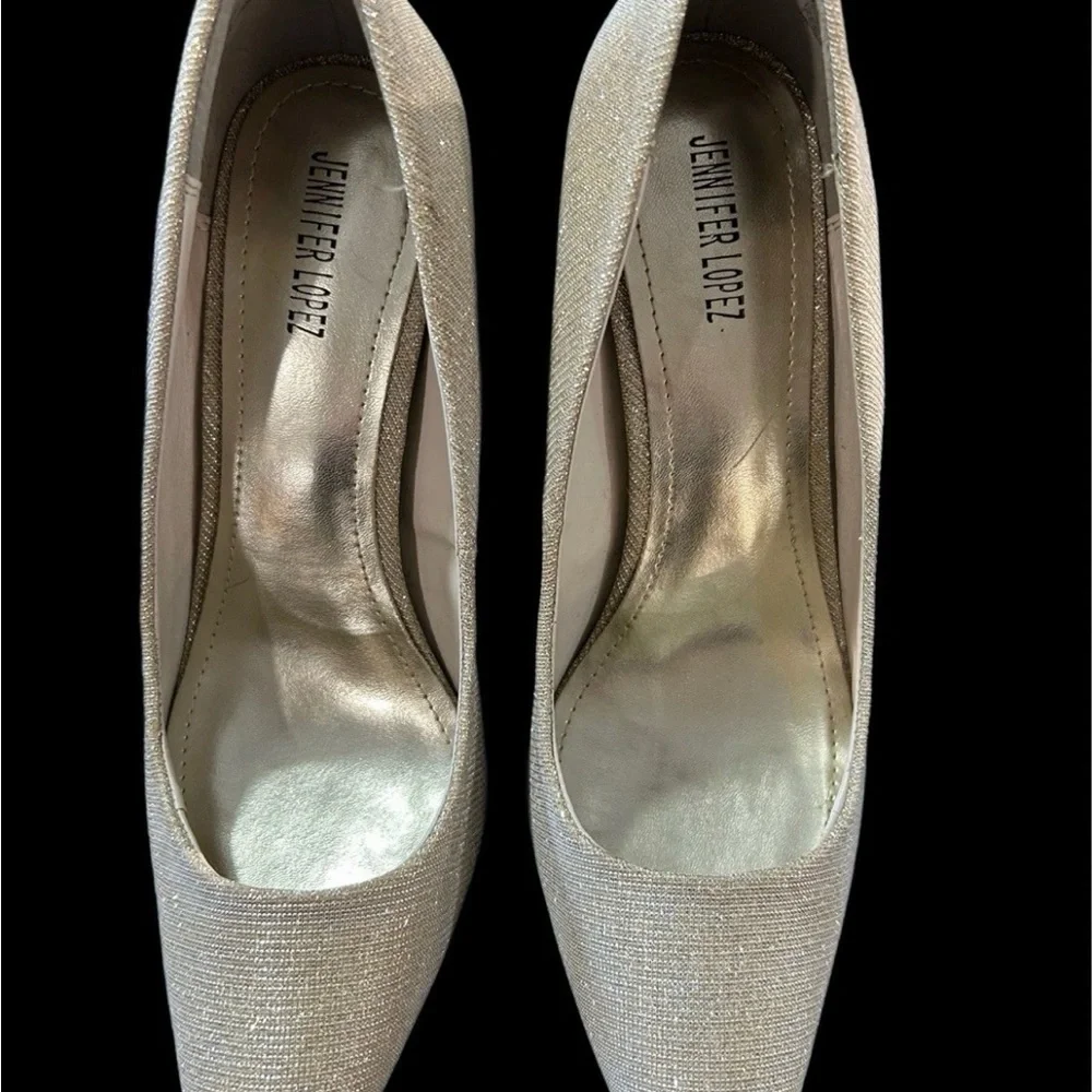Jennifer Lopez Shimmering Gold Heels - Picture 6 of 8